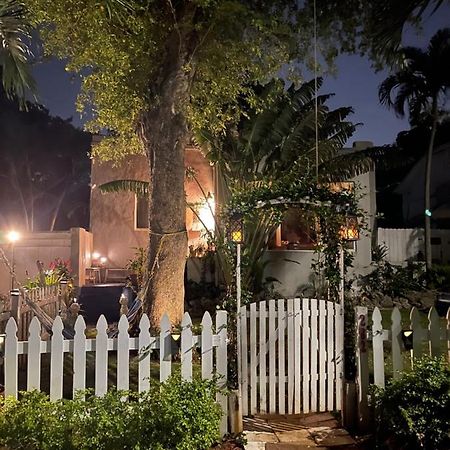 Ne Miami Cottage Exterior photo
